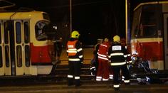 Srážku dvou tramvaji odnesl zraněním řidič, který nedobrzdil