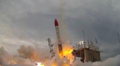 Miliardář chtěl dobýt vesmír, raketa ulétla jen pár metrů! VIDEO