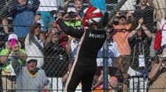 Castroneves konečně zase ukázal, proč se mu přezdívá Spider-man