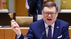Zvoní našim úsporám umíráček? Experti zhodnotili dopad válečné daně na Čechy