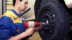 RADY ODBORNÍKA: Jak připravit auto na jaro