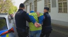 Vězni pomohla z vězení jeho partnerka. Teď může za mřížemi skončit i ona