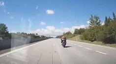 Bez řidičáku, technické a zelené karty. Motorkář ujížděl policistům a havaroval