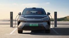 BYD prozradila, kdy pošle do Evropy supernabíječky. Elektromobil nabijí za pět minut!