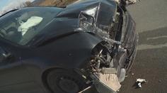 Kolo z kombajnu zasáhlo auto v protisměru! Řidič dostal pokutu
