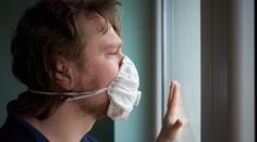 Velká část jeho rodiny má Covid-19, přesto čeká na výsledky testů marně