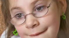 Lexi (8) vyhrála nad osudem. Chodí, i když by kvůli nemoci neměla
