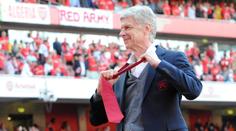 Merci, Arsene! Wenger si užil pět gólů, pak sundal červenou kravatu