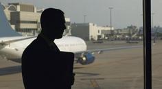 Muž přišel na způsob, jak se bez placení dostat do letadla. Využil jiného pasažéra