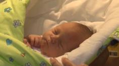 Malého Norberta matka odložila do babyboxu a teď ho chce zpět