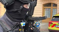 Drama v Nuslích: Muž se chtěl zabít, zaútočil na policisty. Ti ho zastřelili