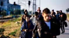 Němečtí radikálové brojí proti uprchlíkům. Létaly lahve i petardy