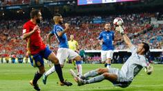 Italská potupa v souboji gigantů. Série 56 zápasů bez prohry končí