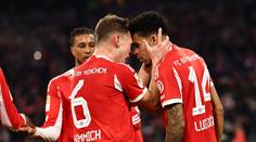 Bayern zachránil výhru v nastavení. Hoffenheim přejel Augsburg