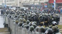 Po brutálním potlačení protestu v Minsku propukly další v celé zemi