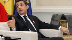 Exprezident Sarkozy dostal roční trest vězení. Odpyká si ho doma