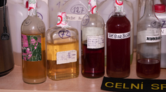 Celníci nachází stále více nelegálního alkoholu. Lidé chtějí ušetřit