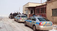 Autodíly za miliony: Policie objevila sklad zlodějů u Prahy