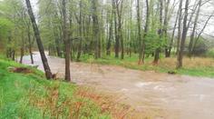 MAPY: Meteorologové zpřísnili výstrahu před povodněmi. Stále varují před větrem
