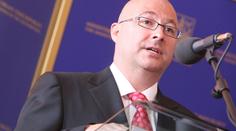 Korupce v armádě: Šéf Tatry měl uplácet exministra obrany Bartáka