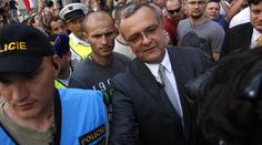 KALOUSEK BY MĚL REZIGNOVAT, reaguje na ministrův útok předseda ČSSD Sobotka