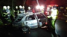 Nehoda na Benešovsku má jednu oběť. Auto po nárazu shořelo
