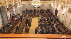 TOP 09 chce výrazněji snížit platy politiků. Je to blbost, tvrdí hnutí ANO