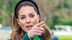 Žádná Kate! Královská rodina prý ukázala dvojnici se špatně nasazenou parukou
