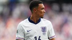 Jiné jméno i číslo na dresu. Alexander-Arnold v Realu musí řídit jenom BMW