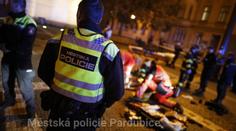 Muž se v Pardubicích zapálil před dětmi! Křičel o bohu, tvrdí svědek