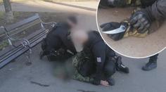 Muž vyhrožoval policistům, že je pobodá, nakonec skončil v poutech