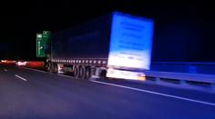 Hromadná nehoda 13 aut brzdila provoz na dálnici před Prahou