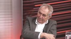 Posílat SMS úhlavnímu nepříteli není taktické, reaguje Zeman na kauzu kolem Macinky