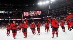 Pod širým nebem vyhráli Devils. Florida dala v derby devět gólů