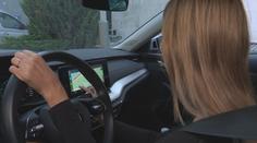 Řidička autobusu místo řízení koukala na seriál. Policie řeší tisíce podobných případů