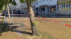 Obří havárie potrubí u pražské Palmovky. Do ulic se vyvalily masy vody