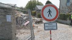 Vila v Dobšicích šla po průtazích k zemi. Majitel ji postavil načerno