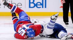 VIDEO: Drsný start NHL! Bitkař v bezvědomí na ledě, Plekanec mu pomáhal na nohy