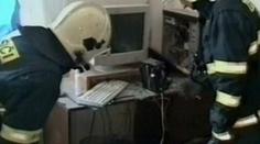 Výbušnina explodovala v bytě mladíka, jenž bojuje o život