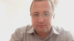 Vláda nedokázala najít konkrétní oblasti, kde by více uspořila, říká Hanáček