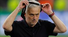 Mourinho po porážce běsnil. Medaili zahodil do publika a pak nadával sudímu