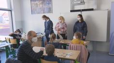Děti čeká návrat do škol. Řadě rodičů se nelíbí povinné testování