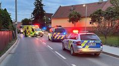 Vážná nehoda na Mělnicku: Řidič narazil do domu, nadýchal 2,5 promile