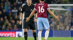 ŠOKUJÍCÍ FOTO: Rozhodčí bavil diváky v Premier League penisem