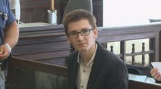 Matku a bratra měl ubodat kvůli penězům! U soudu dostal 20 let