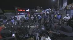 Filadelfií zmítají násilné nepokoje, úřady nařídily zákaz vycházení v noci