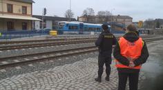 Policie a železničáři při společné akci, kontroly budou pokračovat