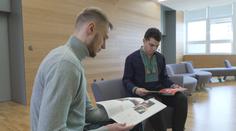 Rus Ivan a Ukrajinec Roman spolu studují v Pardubicích. Válka je ničí oba