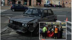 Stará škodovka vjela do cesty motorkáři, na místě zahynul