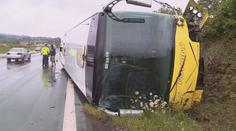 Při nehodě školního autobusu se zranilo 35 dětí! Řidiči hrozí vězení